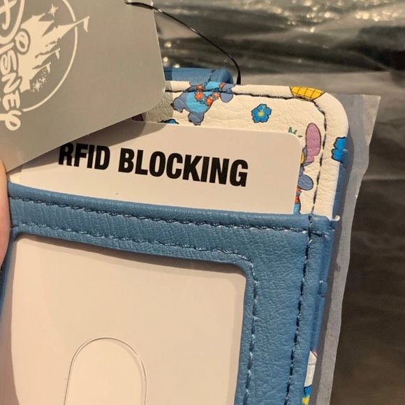 Pineapple Stitch Disney cardholder RFID wallet NWT - Picture 4 of 4